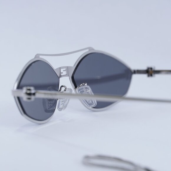 ?️ New Fendi FE40114U-Y 16C Sunglasses - Palladium with  Palladium Chain Frame